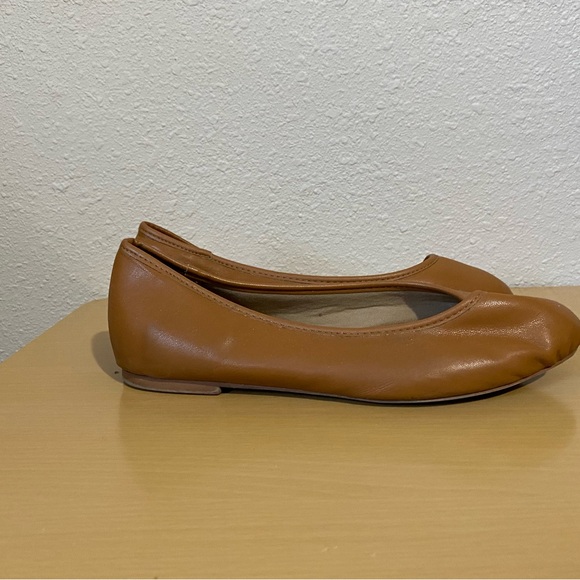Torrid Women’s Ballet Flats Comfort Shoes Camel Faux Leather Slip Ons Size 8 - Picture 2 of 7